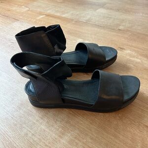 NWOT Eileen Fisher Spree Sandals